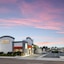 Solara Inn & Suites