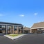 Clarion Pointe Near University
