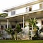 Ka'awaloa Plantation Bed & Breakfast