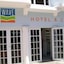 Wave Hotel & Cafe