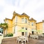 Oyo Crofton House Hotel